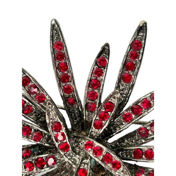 Vintage Red Crystal Silvertone Dramatic Flower Brooch Pin 2" Diameter - Picture 3 of 6